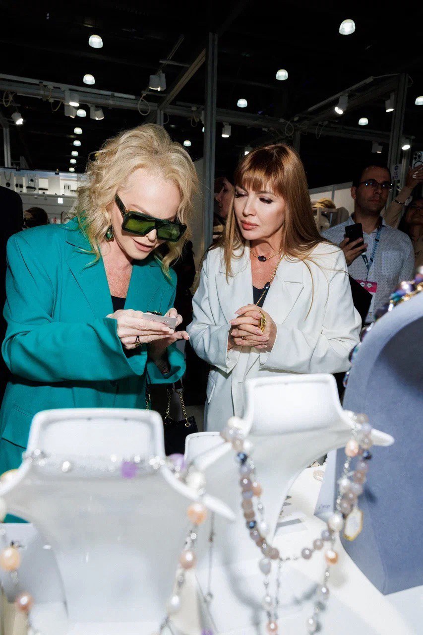CPM, главная выставка индустрии моды: Алёна Хмельницкая, Владислав Лисовец, Ирина Хакамада, Анна Пескова и другие звезды, посетившие открытие