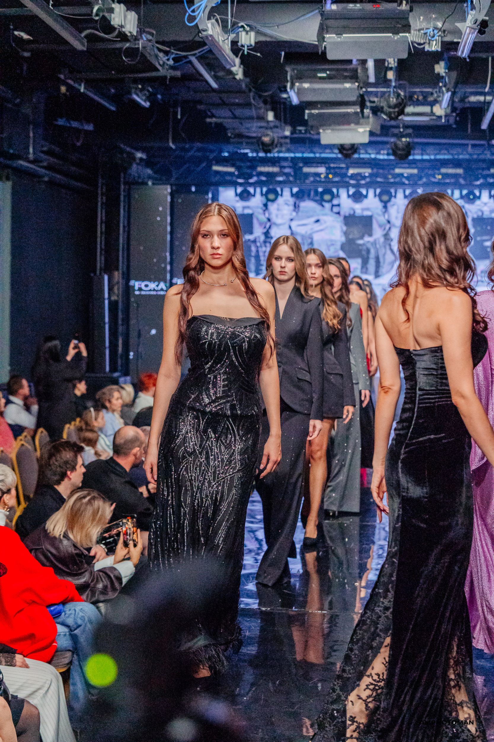 DESIGNER: подиум как великая сцена — когда мода говорит громче слов