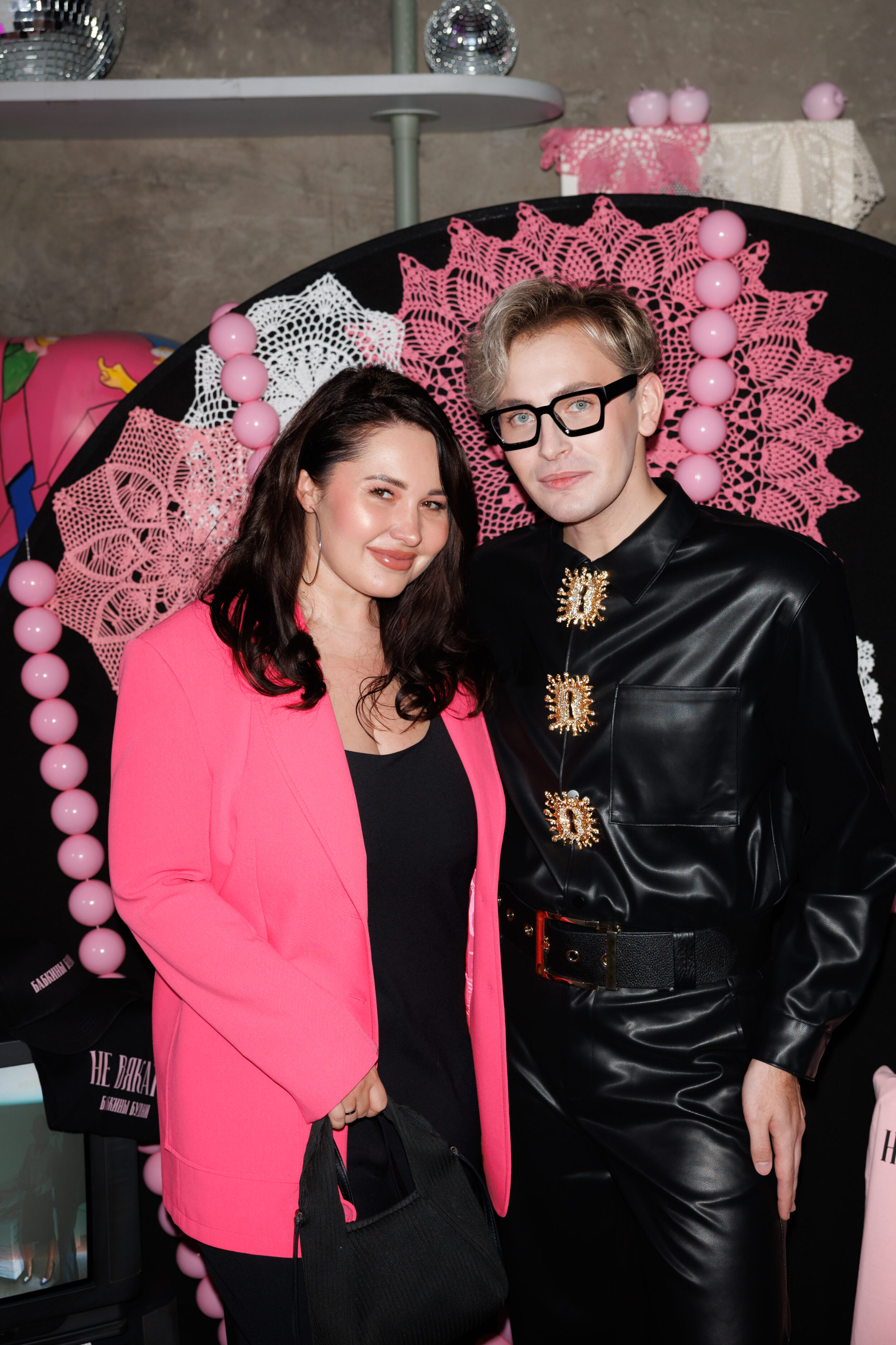 Бабкины будни, большая смелость: Никита Карстен и Happy End задали Москве новый дресс-код — быть собой