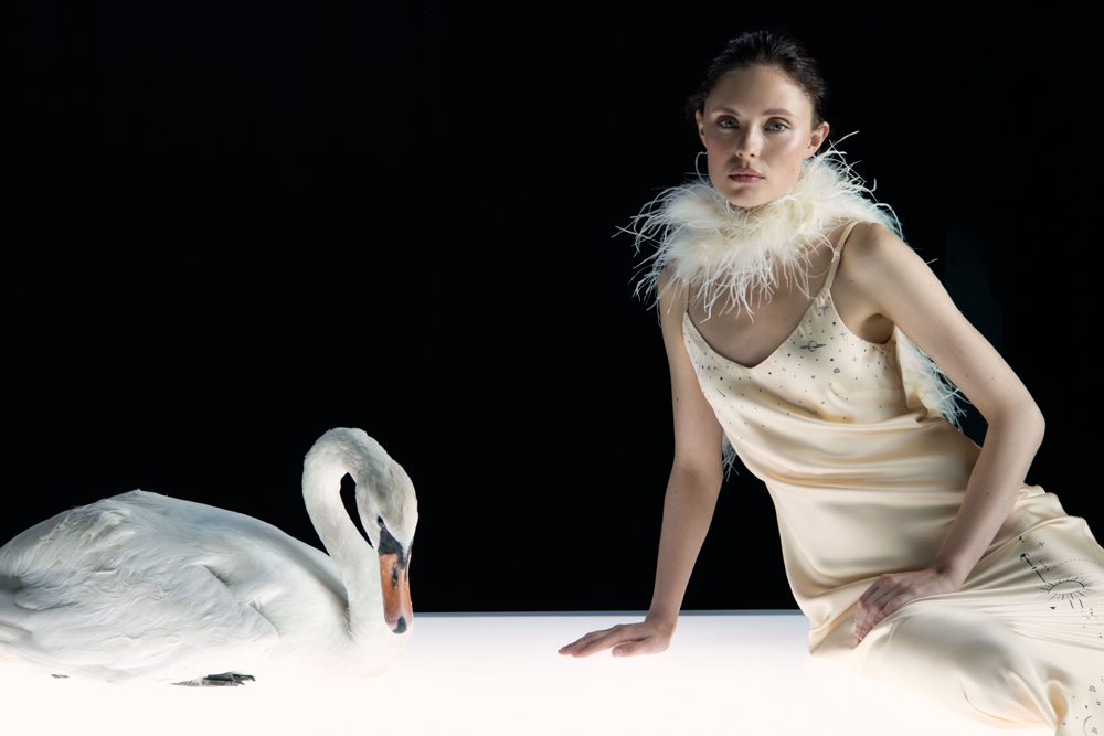 Ода красоте и сну: Sacrum представил капсулу ночной одежды «Порог снов»