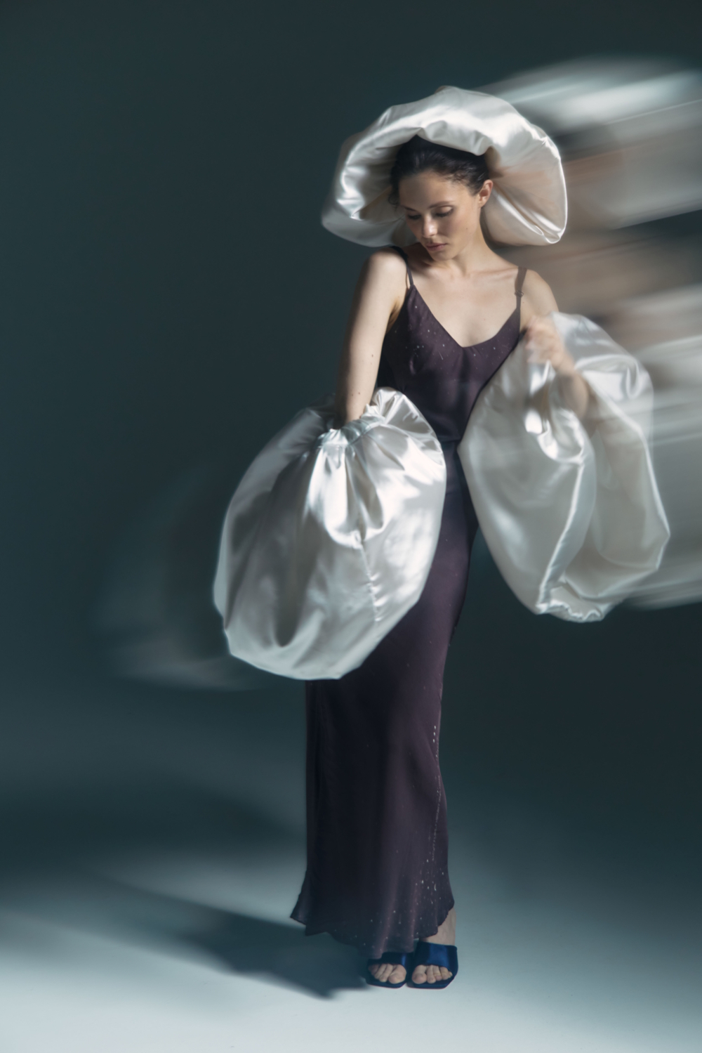 Ода красоте и сну: Sacrum представил капсулу ночной одежды «Порог снов»