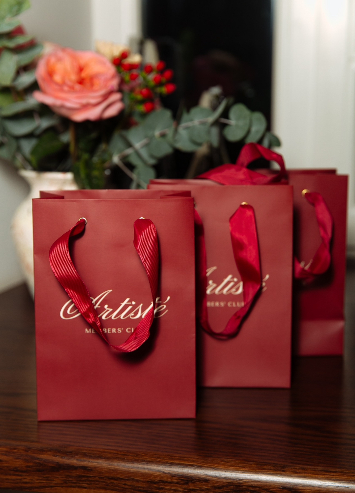 Полина Батурина погрузила в мир тайн, мистики и исторических загадок: как прошел вечер Светского Салона Artistè Member’s Club