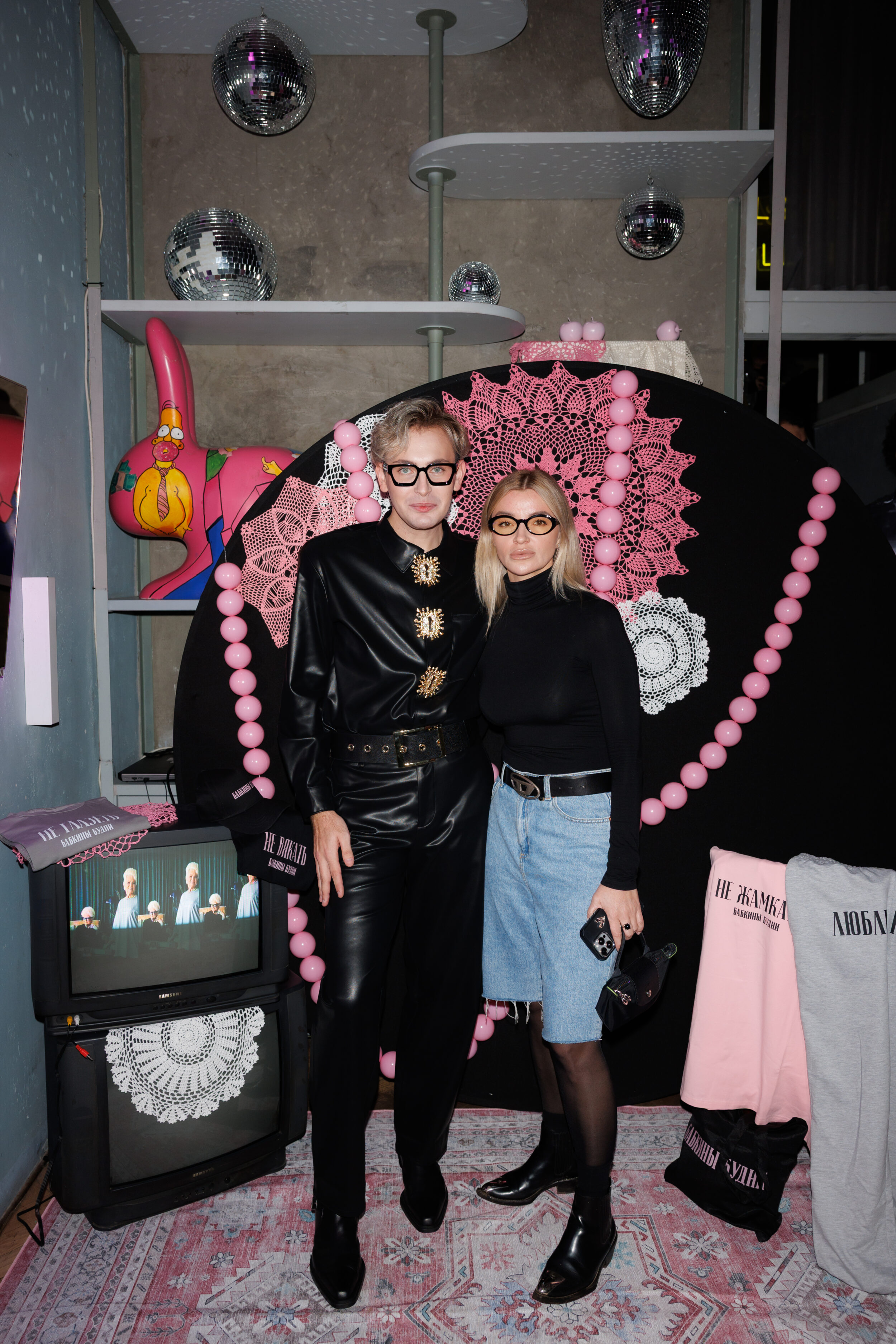 Бабкины будни, большая смелость: Никита Карстен и Happy End задали Москве новый дресс-код — быть собой