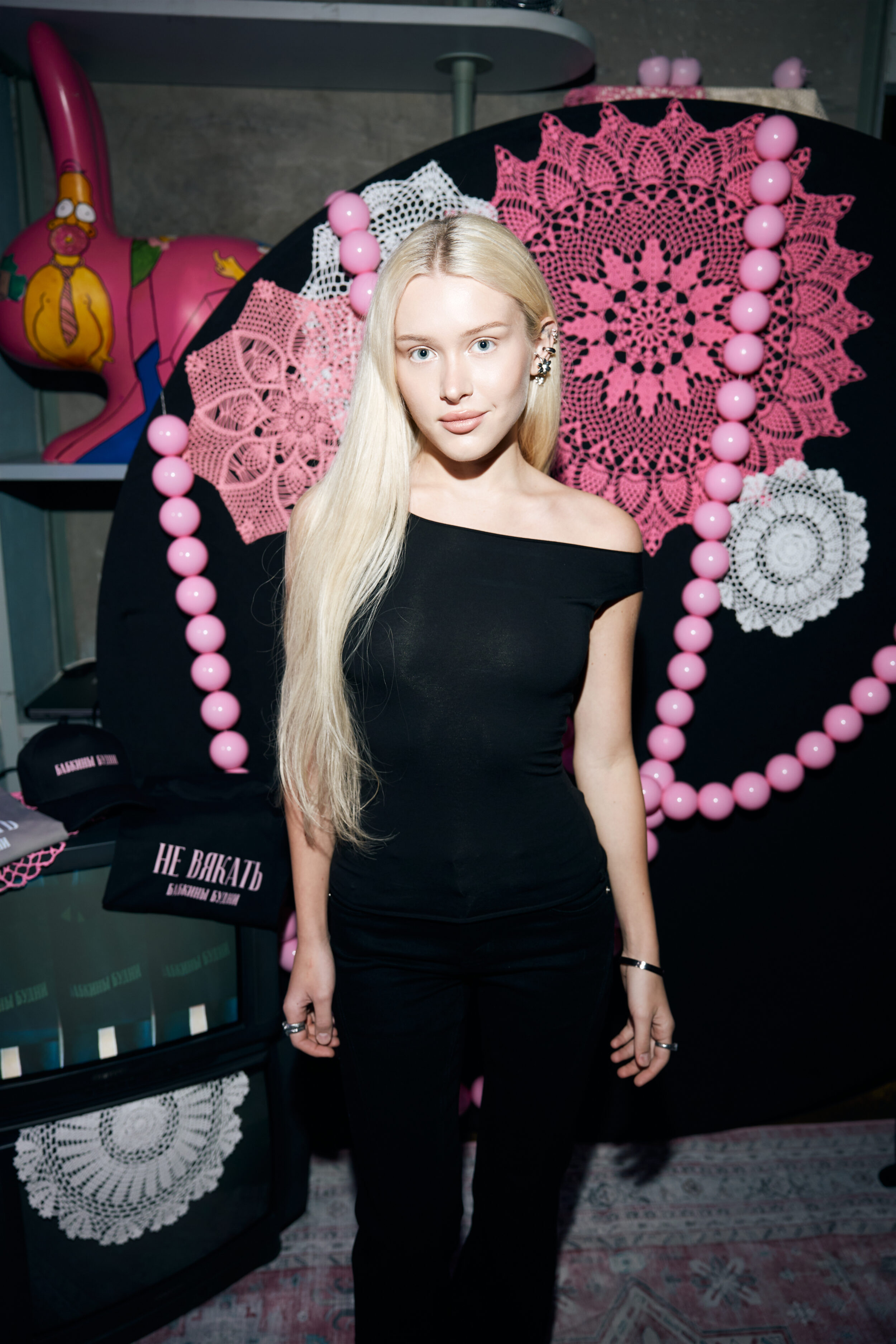 Бабкины будни, большая смелость: Никита Карстен и Happy End задали Москве новый дресс-код — быть собой