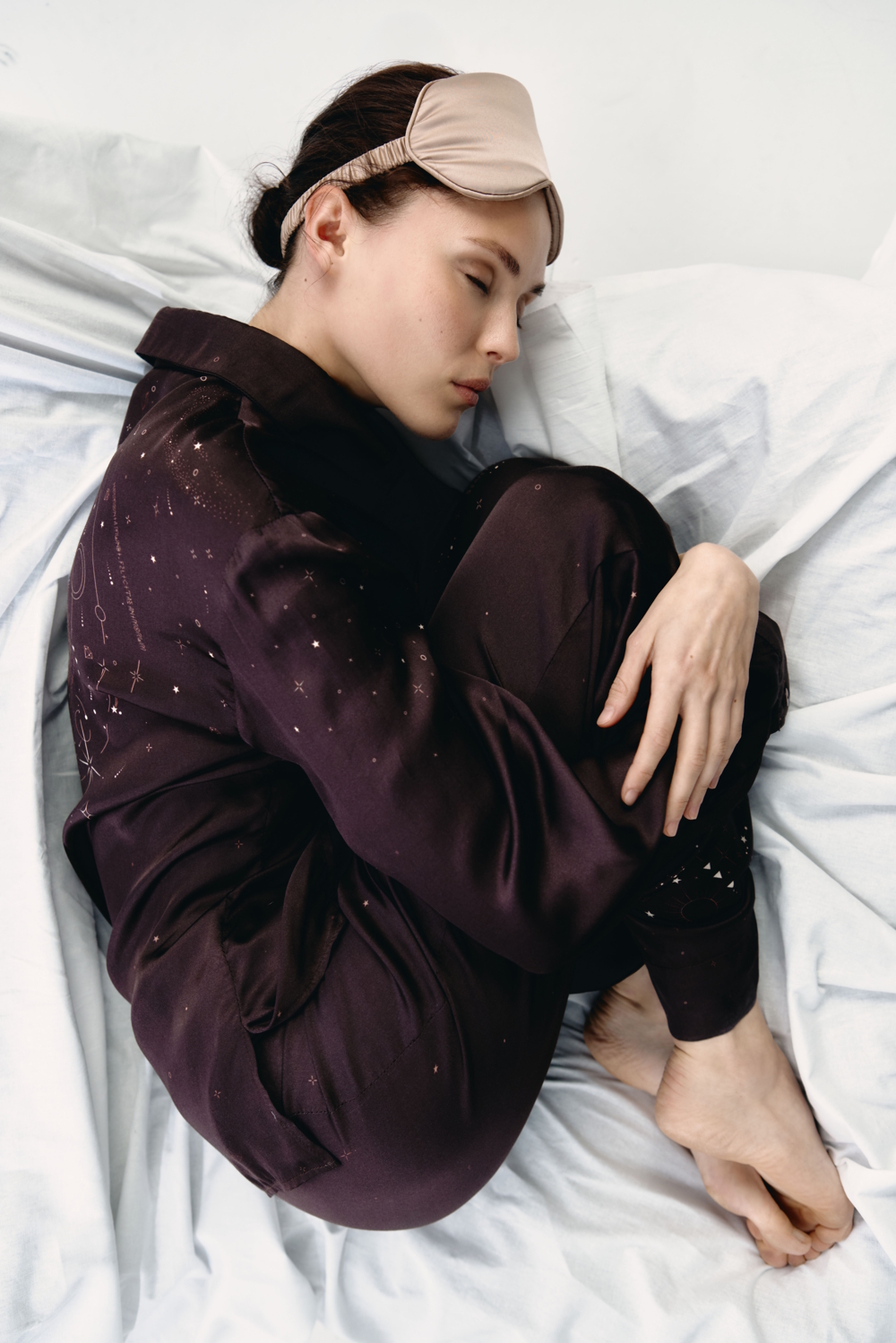 Ода красоте и сну: Sacrum представил капсулу ночной одежды «Порог снов»