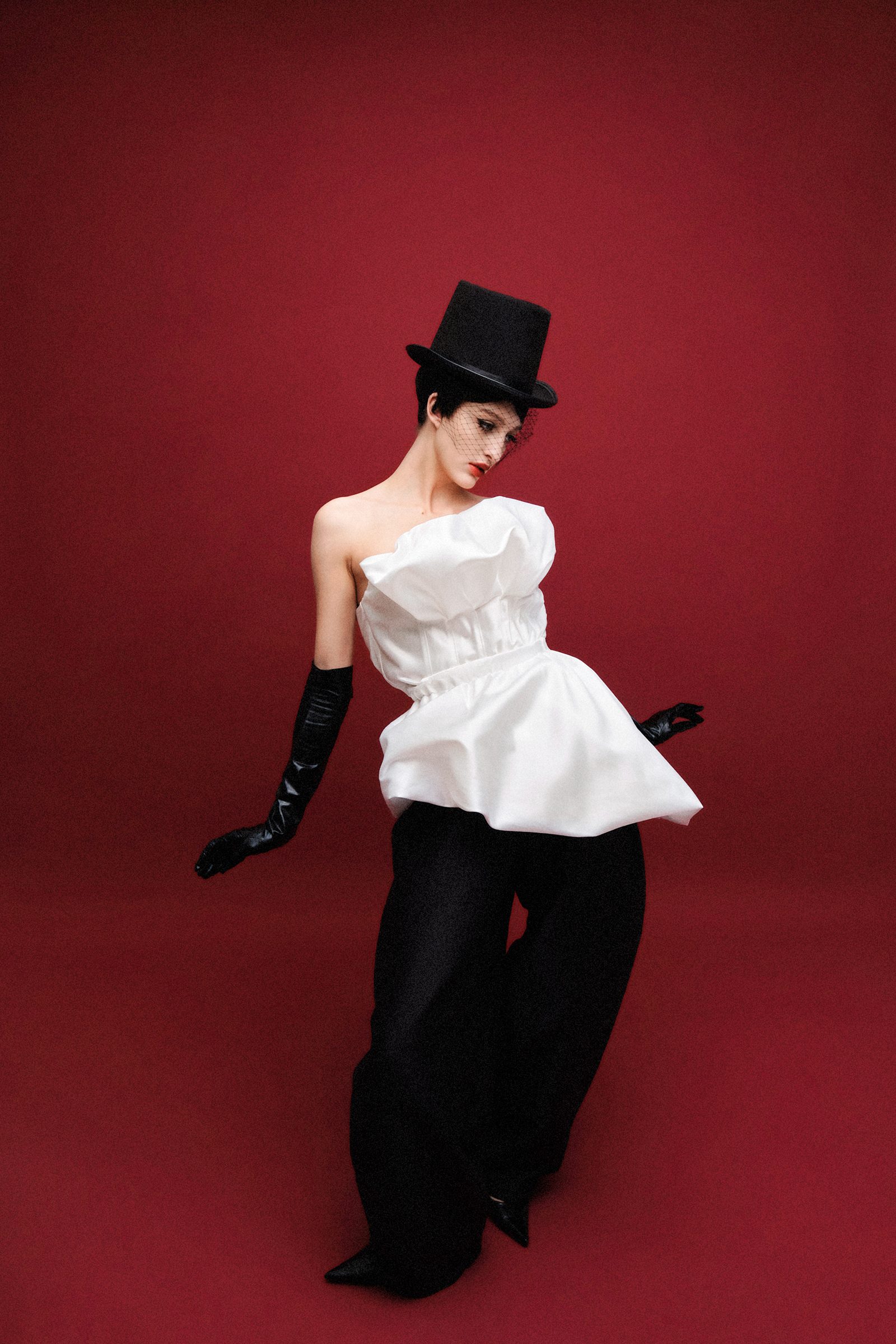 Когда мода — это шоу: премьера коллекции Au Cabaret от Yana Besfamilnaya