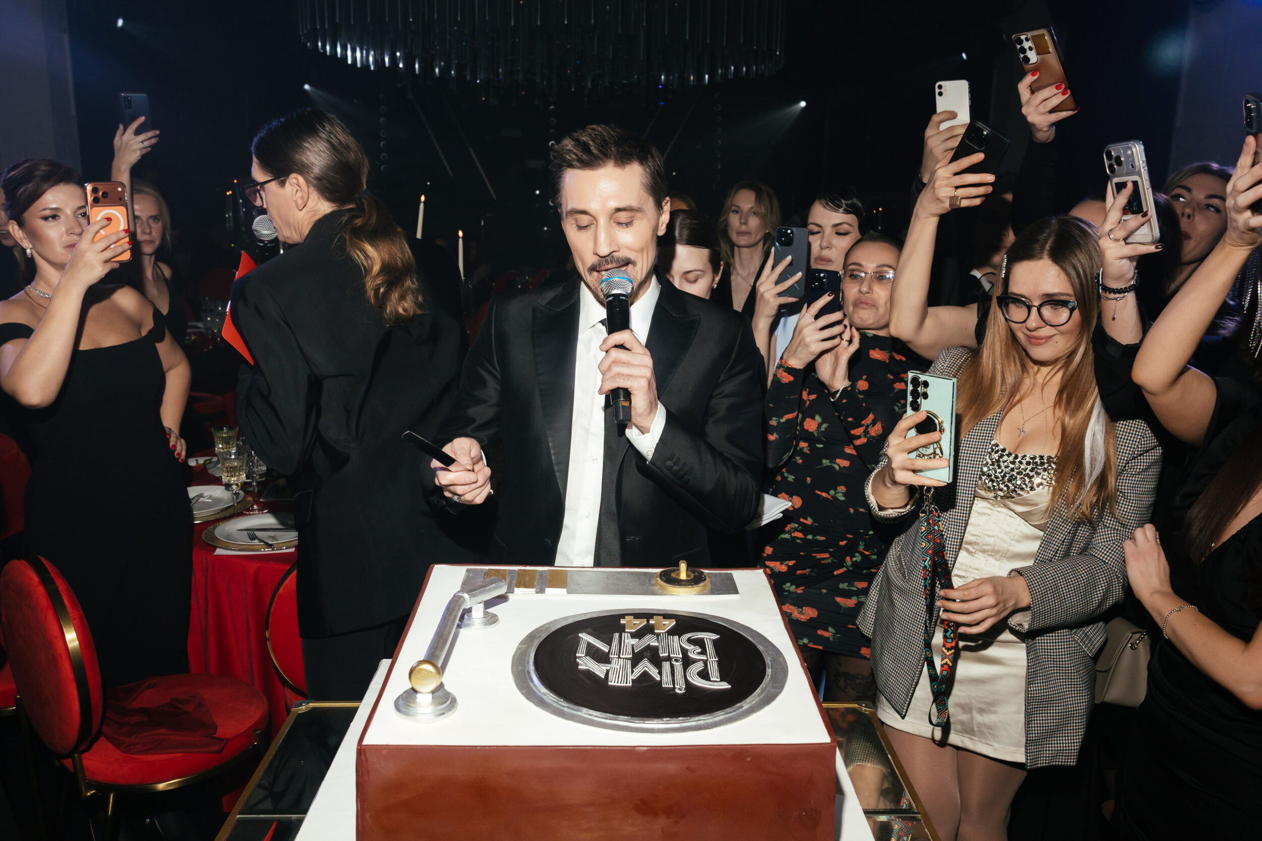 Большая гала-ночь HELLO! GALA AWARDS х DIMA BILAN CELEBRATION: кадры, имена, моменты