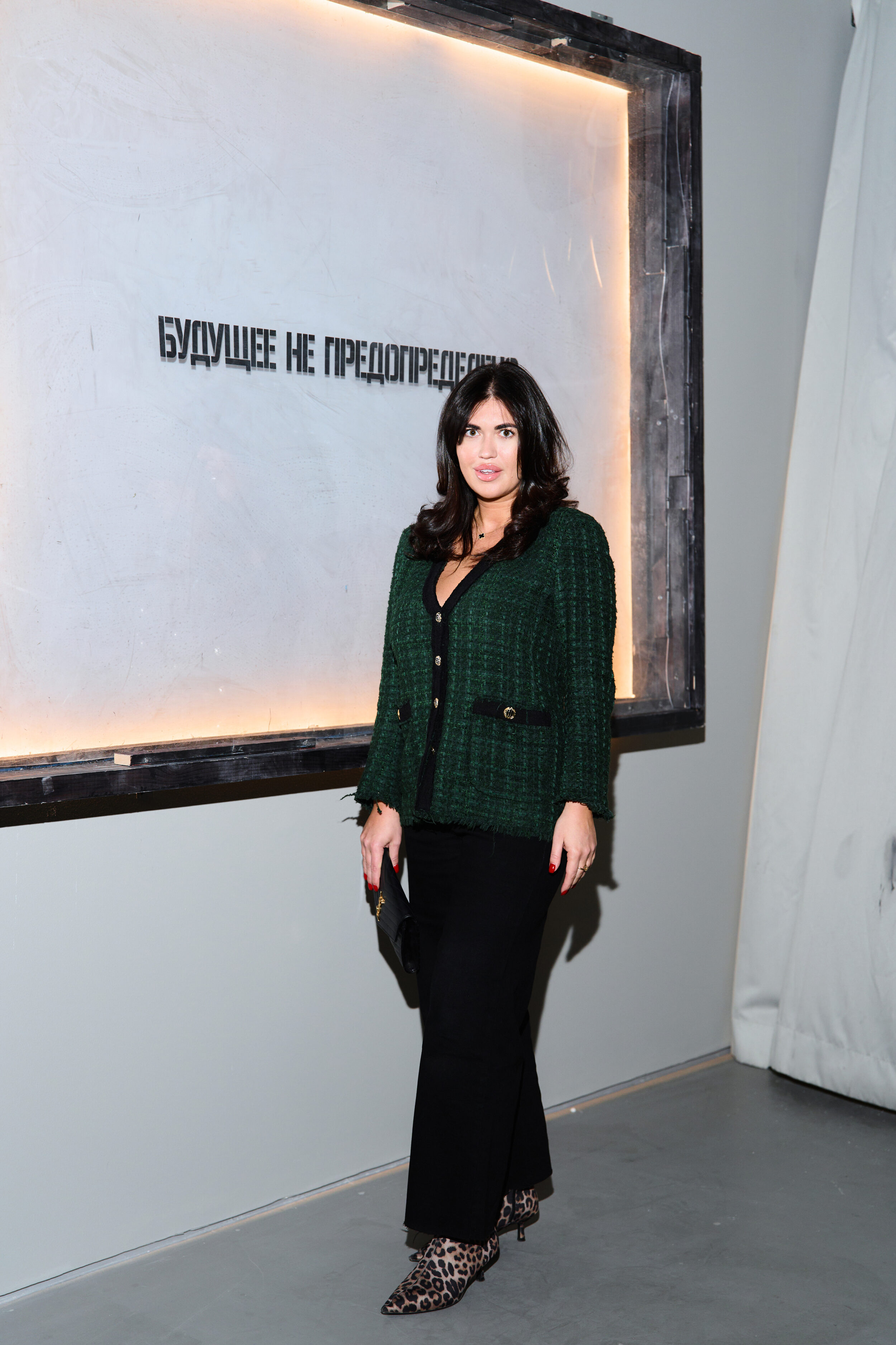 В Stella Art Foundation открылась выставка-спектакль «Картина мира. Твоя»