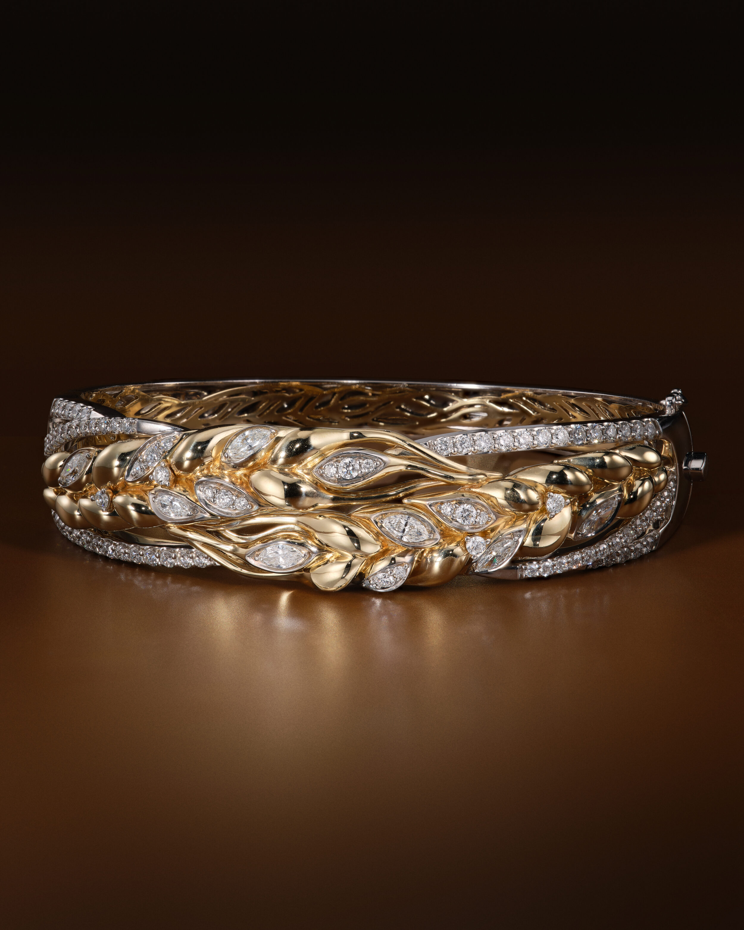 Выставка MIUZ Diamonds и Государственного исторического музея «Очарование красоты. Из истории ювелирных украшений в России»