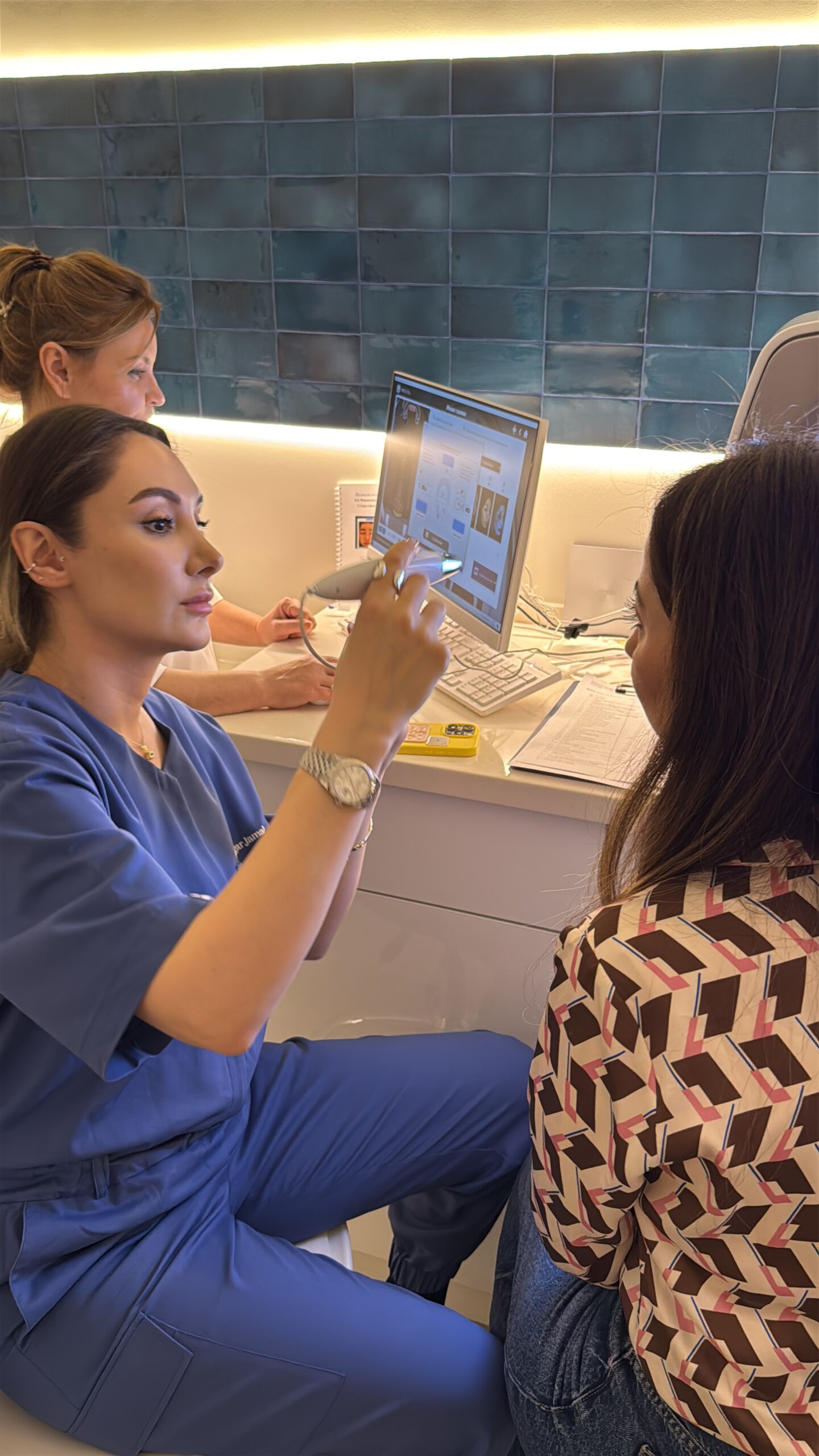 ZQ и Cosmes Clinic: формула дня, где главная роль — у профессиональной красоты