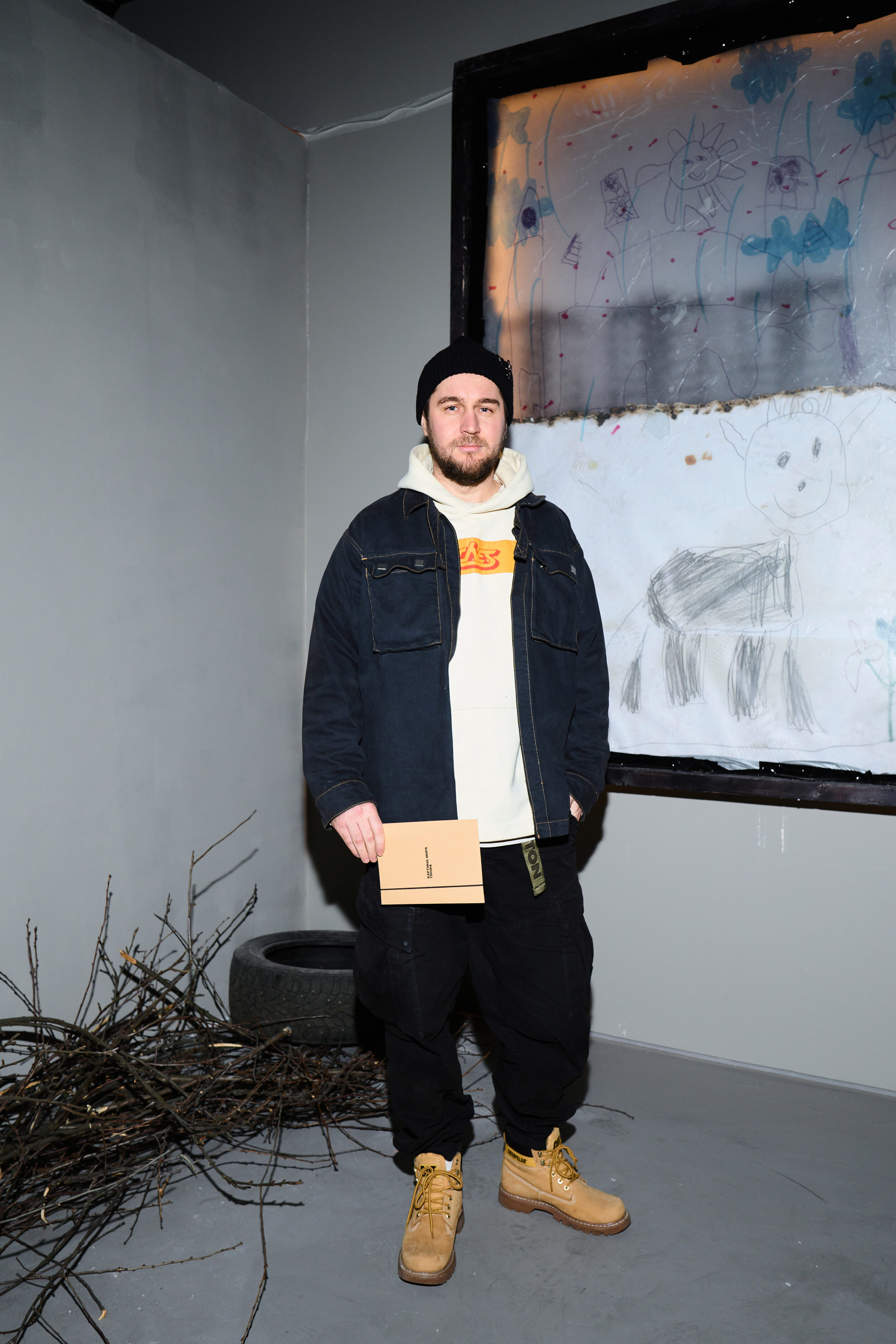 В Stella Art Foundation открылась выставка-спектакль «Картина мира. Твоя»