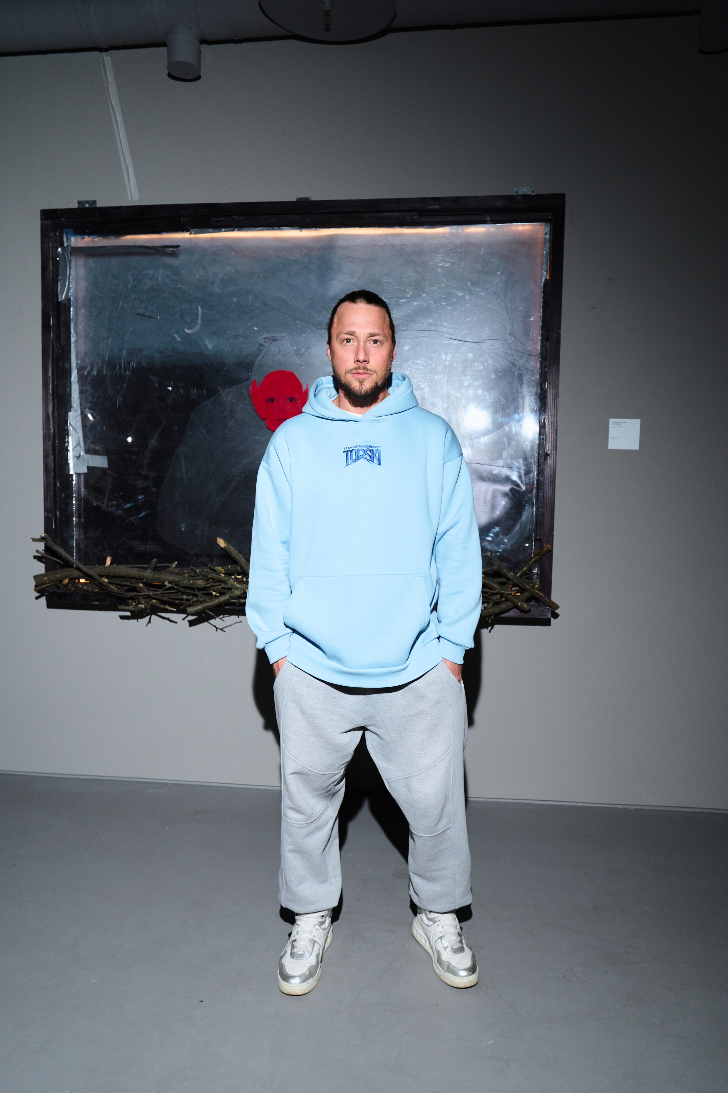 В Stella Art Foundation открылась выставка-спектакль «Картина мира. Твоя»