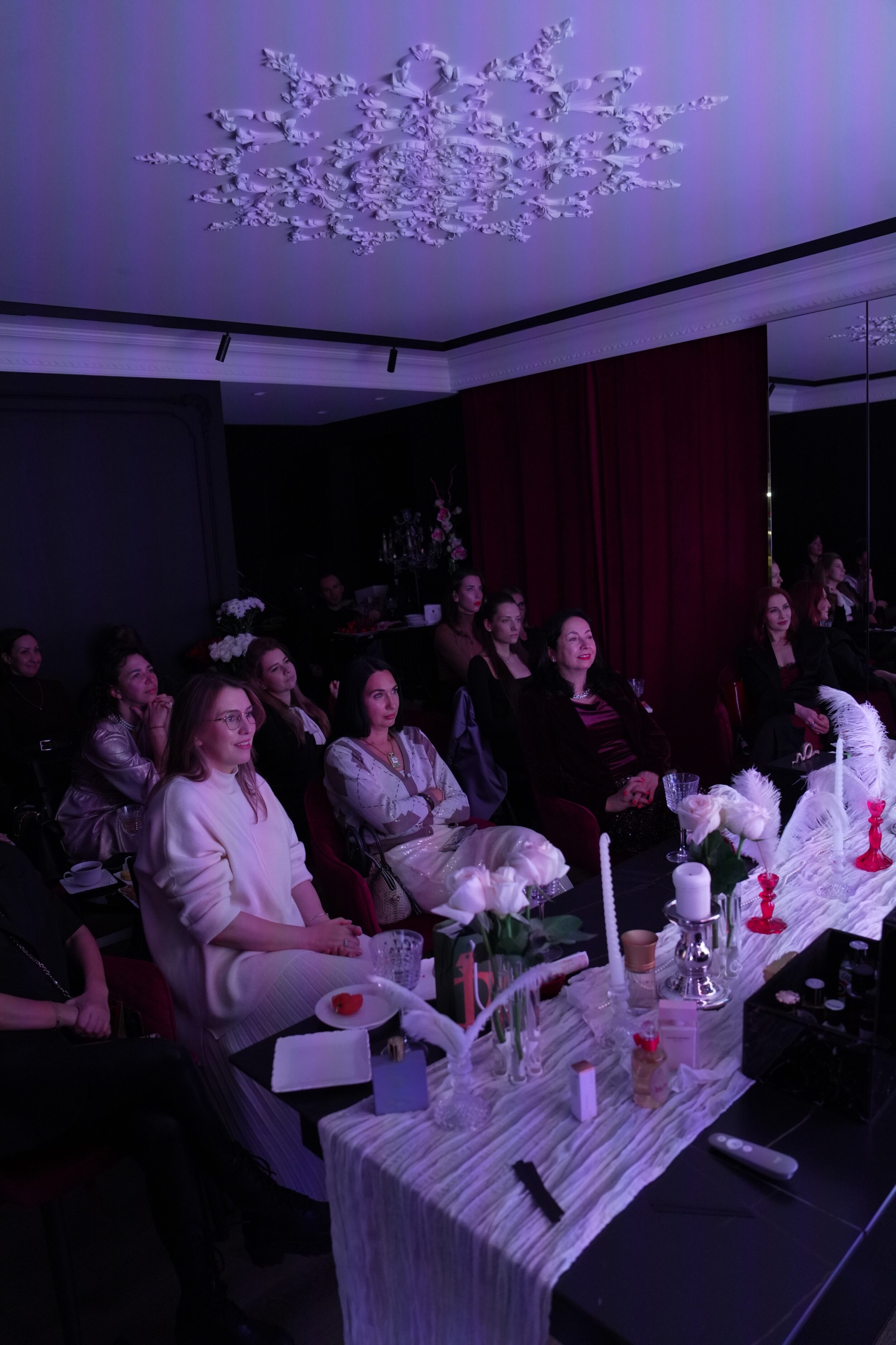 В Парфюмерной Гостиной состоялся киновечер «Малый Трианон», посвящённый первому Дню рождения пространства