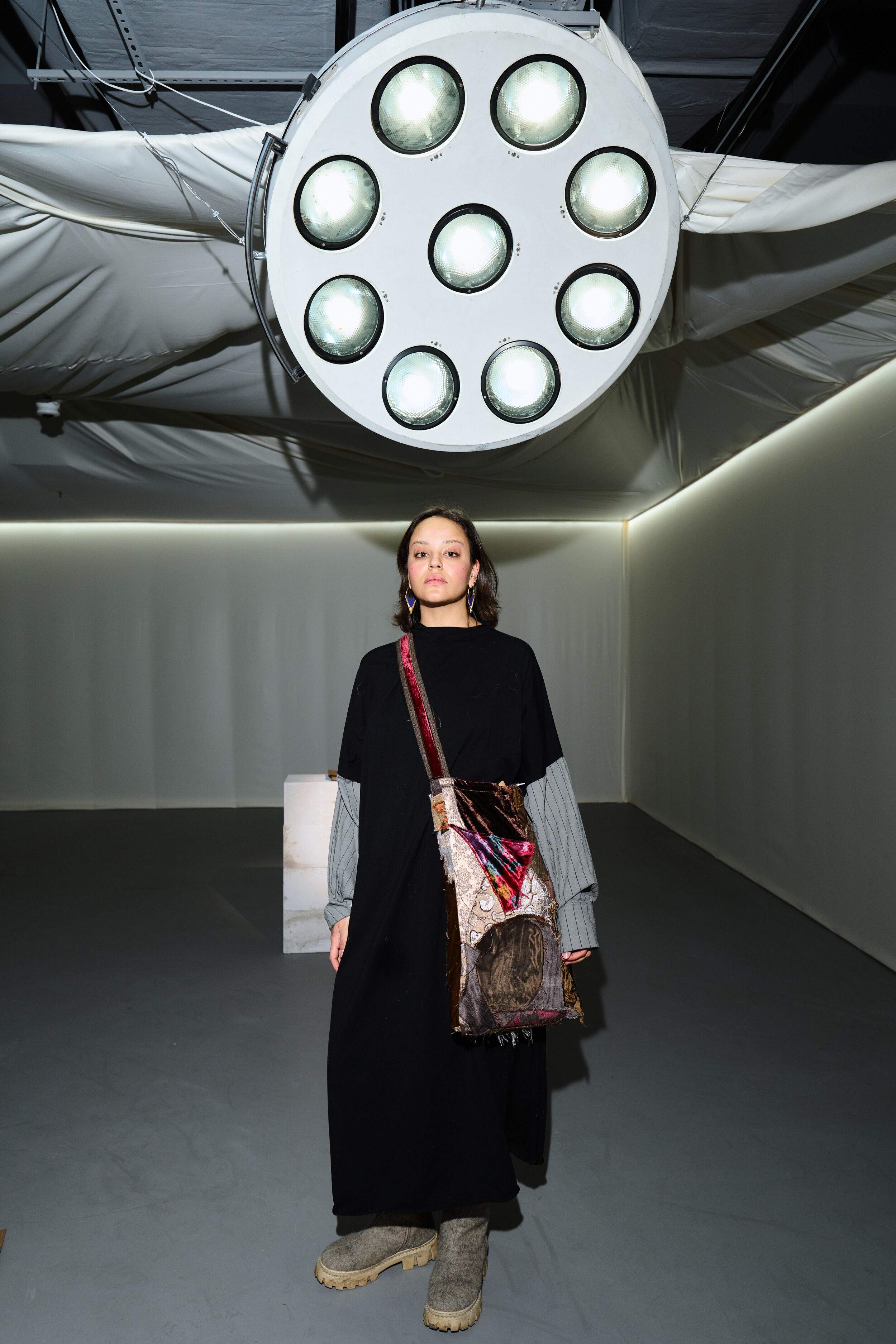 В Stella Art Foundation открылась выставка-спектакль «Картина мира. Твоя»