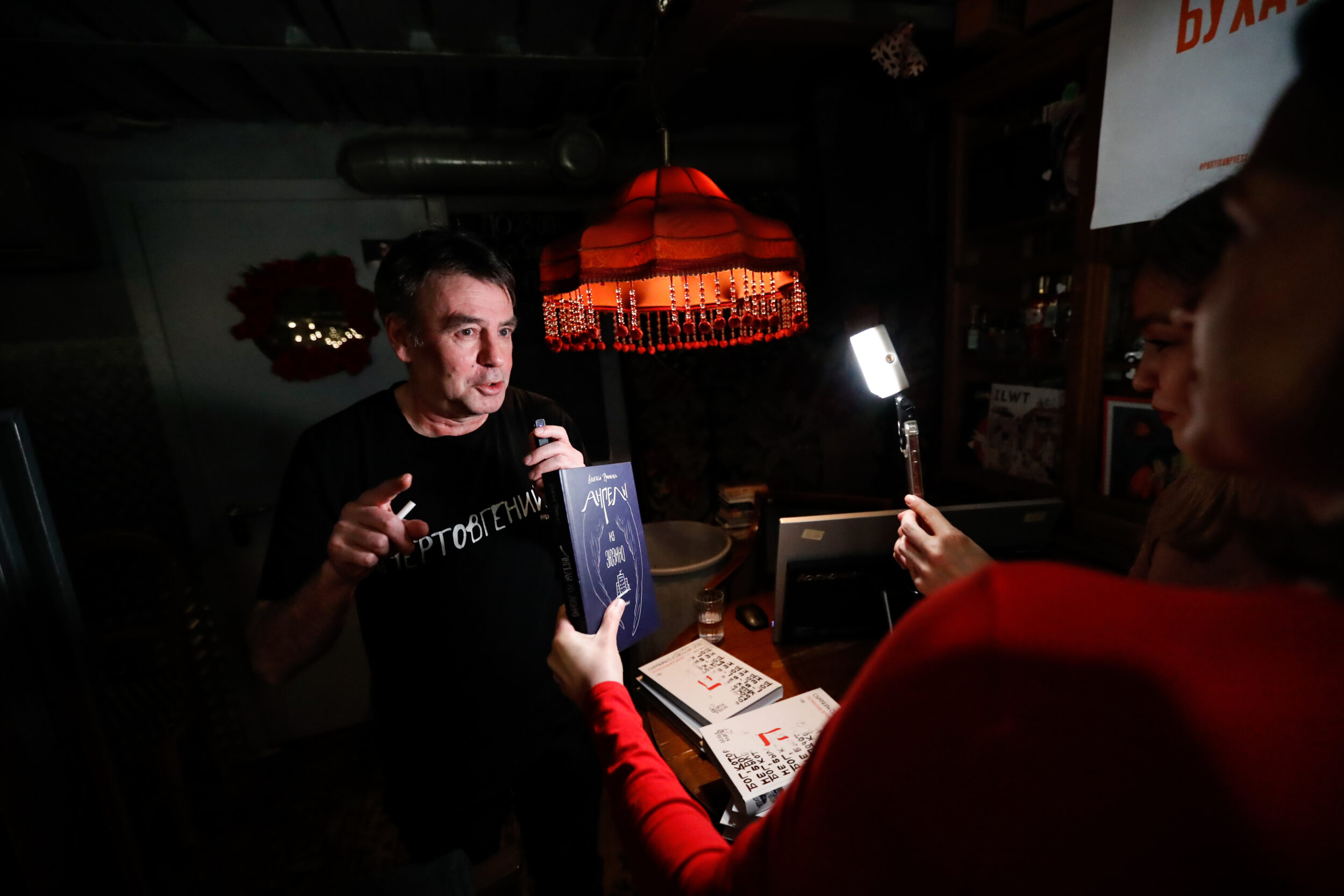 Нетипичная презентация романа Алексея Френкеля и огненный литературный проект