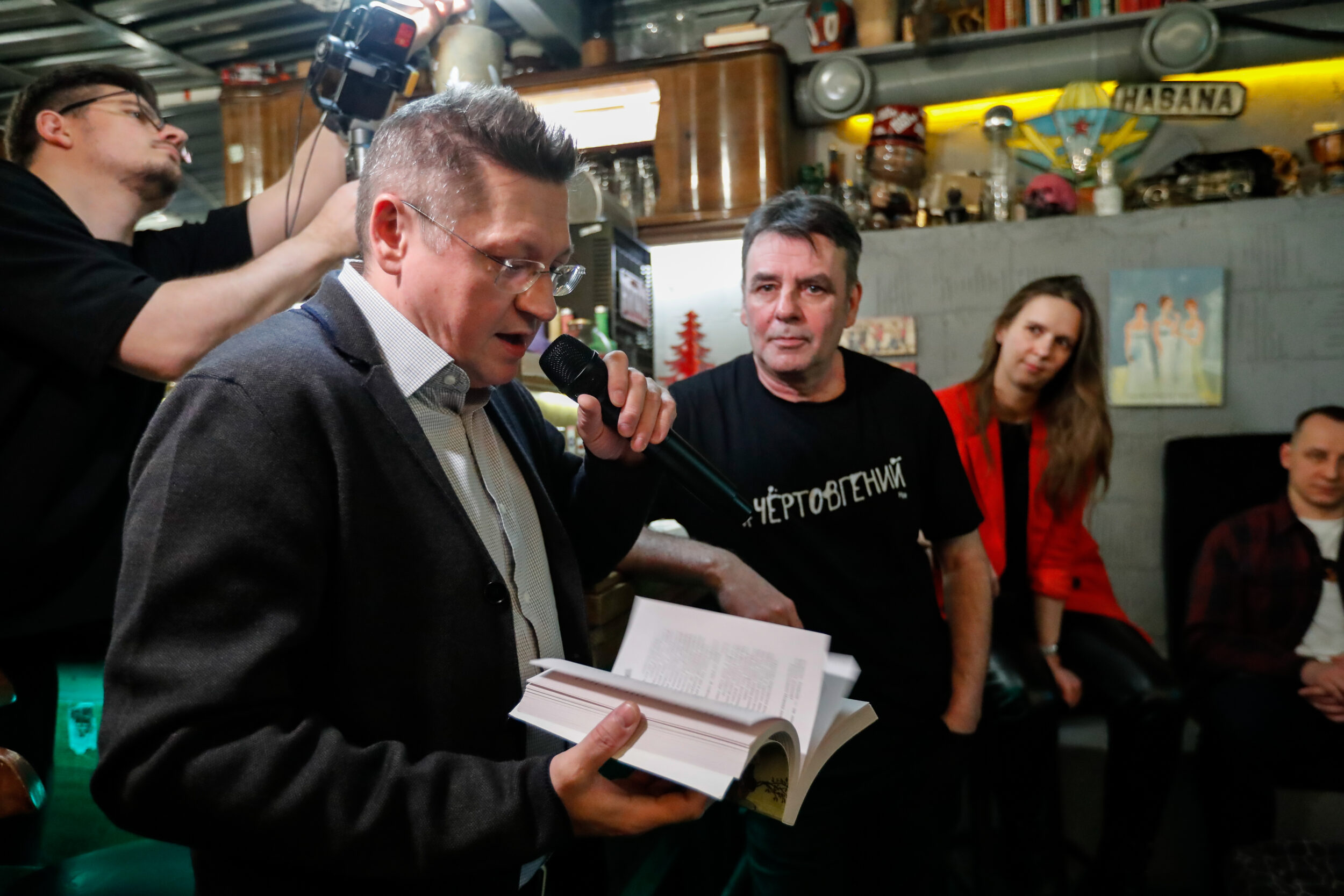 гости вечера говорили о книгах, которые им не понравились 