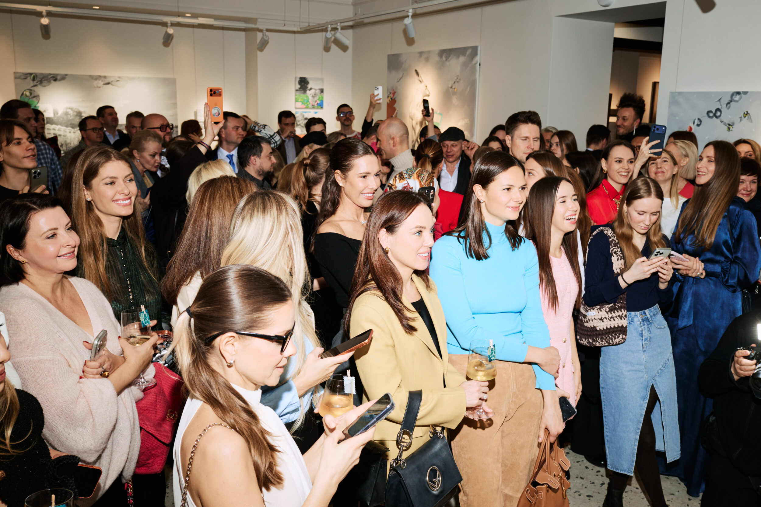 В ритме искусства: ASKERI GALLERY отпраздновала 10-летие открытием выставки «ПОЧЕРК ПЕРА»