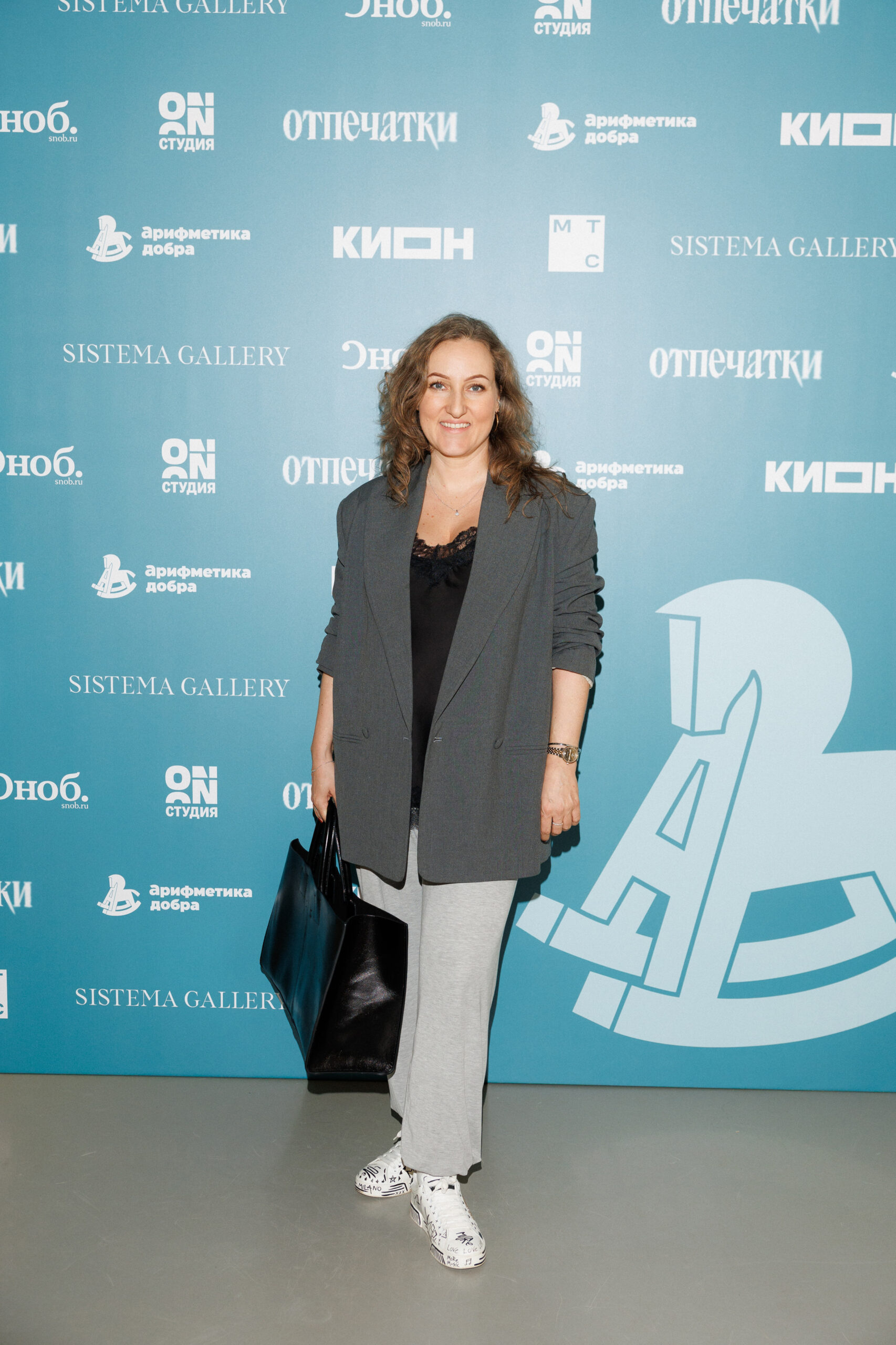 Память, превращённая в искусство: как прошло открытие «Отпечатков памяти» в SISTEMA GALLERY