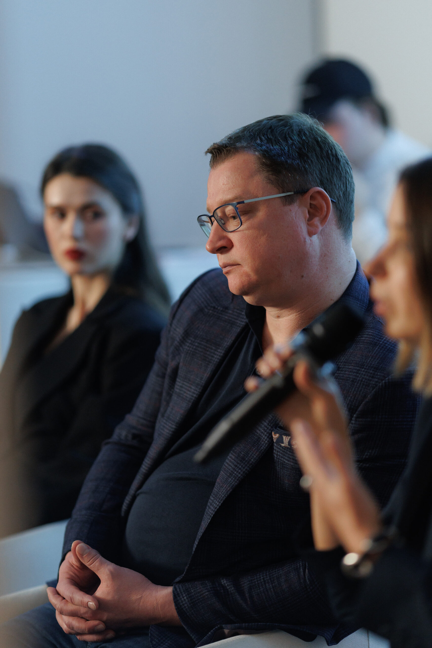 Память, превращённая в искусство: как прошло открытие «Отпечатков памяти» в SISTEMA GALLERY