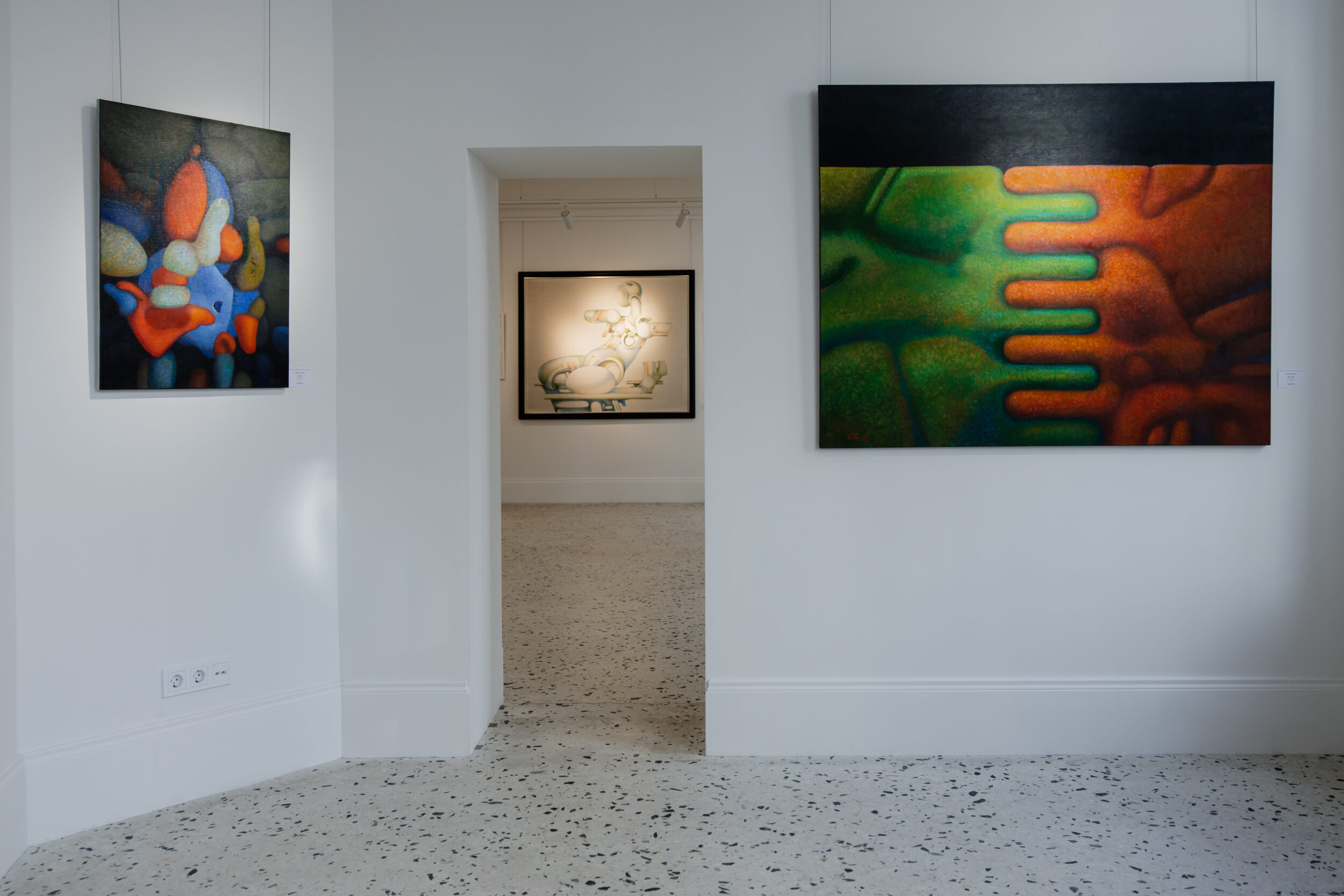 ASKERI GALLERY собрала гостей на открытии выставочного проекта «Застывшее и живое»