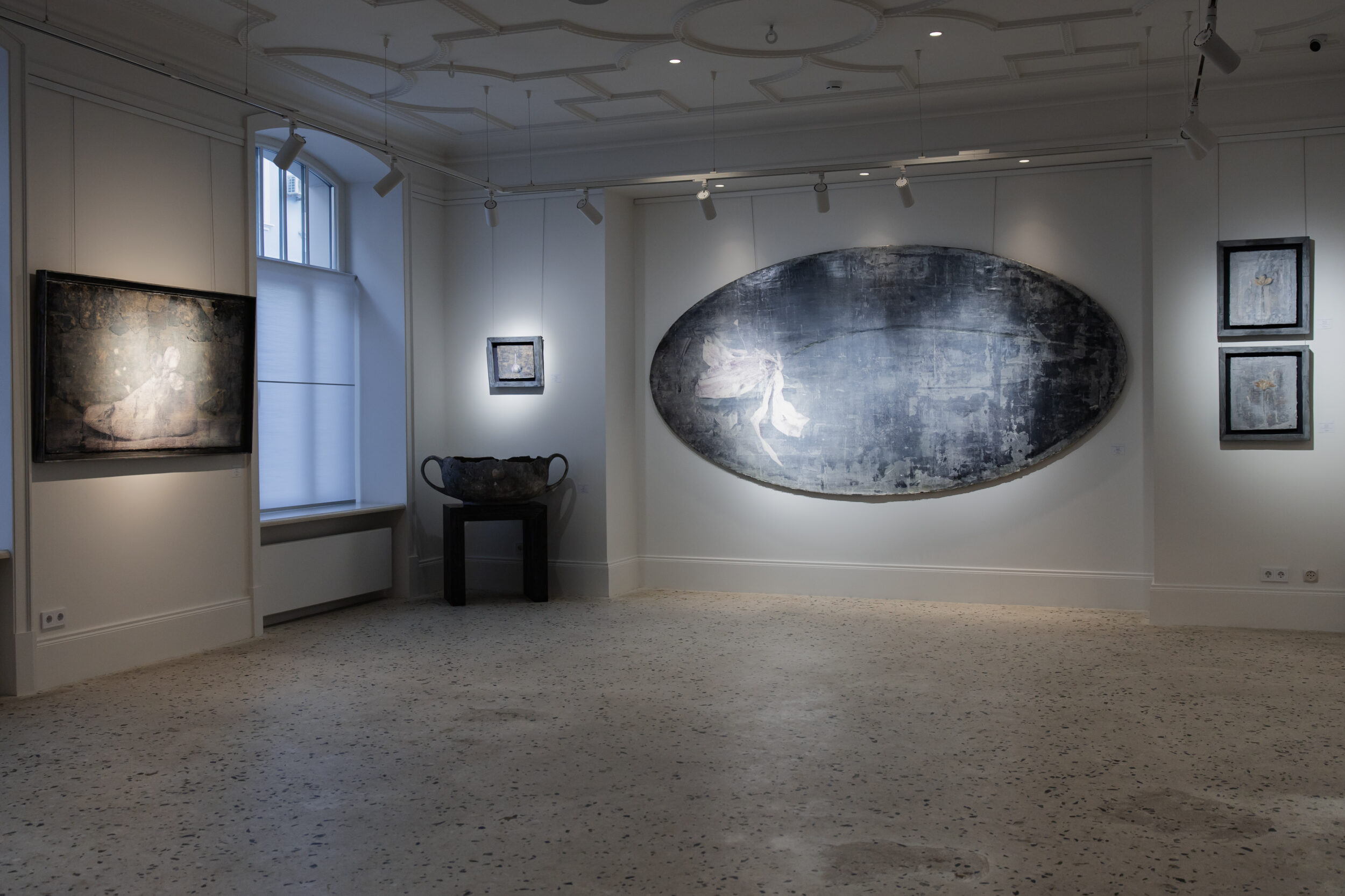 ASKERI GALLERY собрала гостей на открытии выставочного проекта «Застывшее и живое»