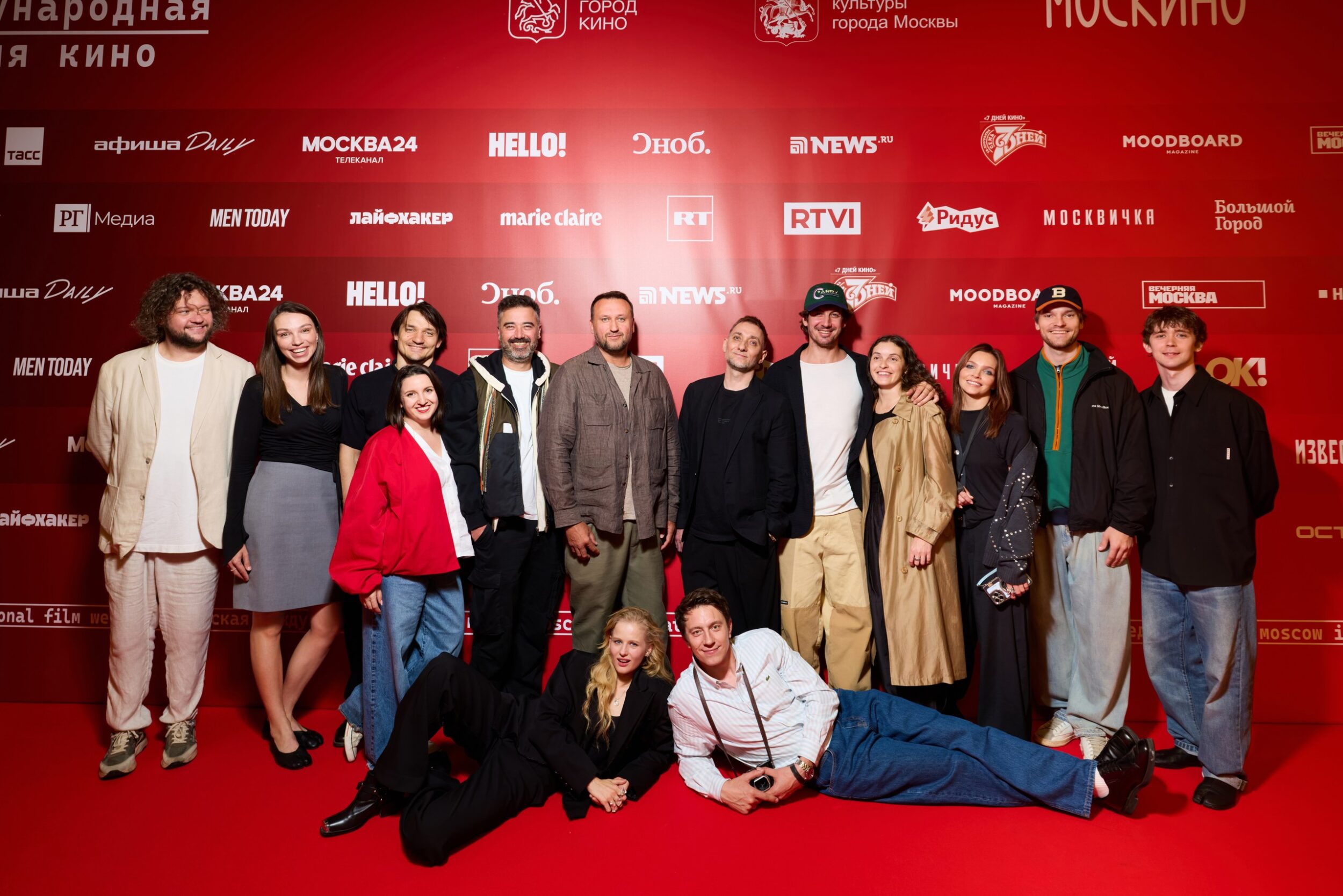 Романтика в «Художественном»: звезды на премьере сериала «Все в твоих руках»
