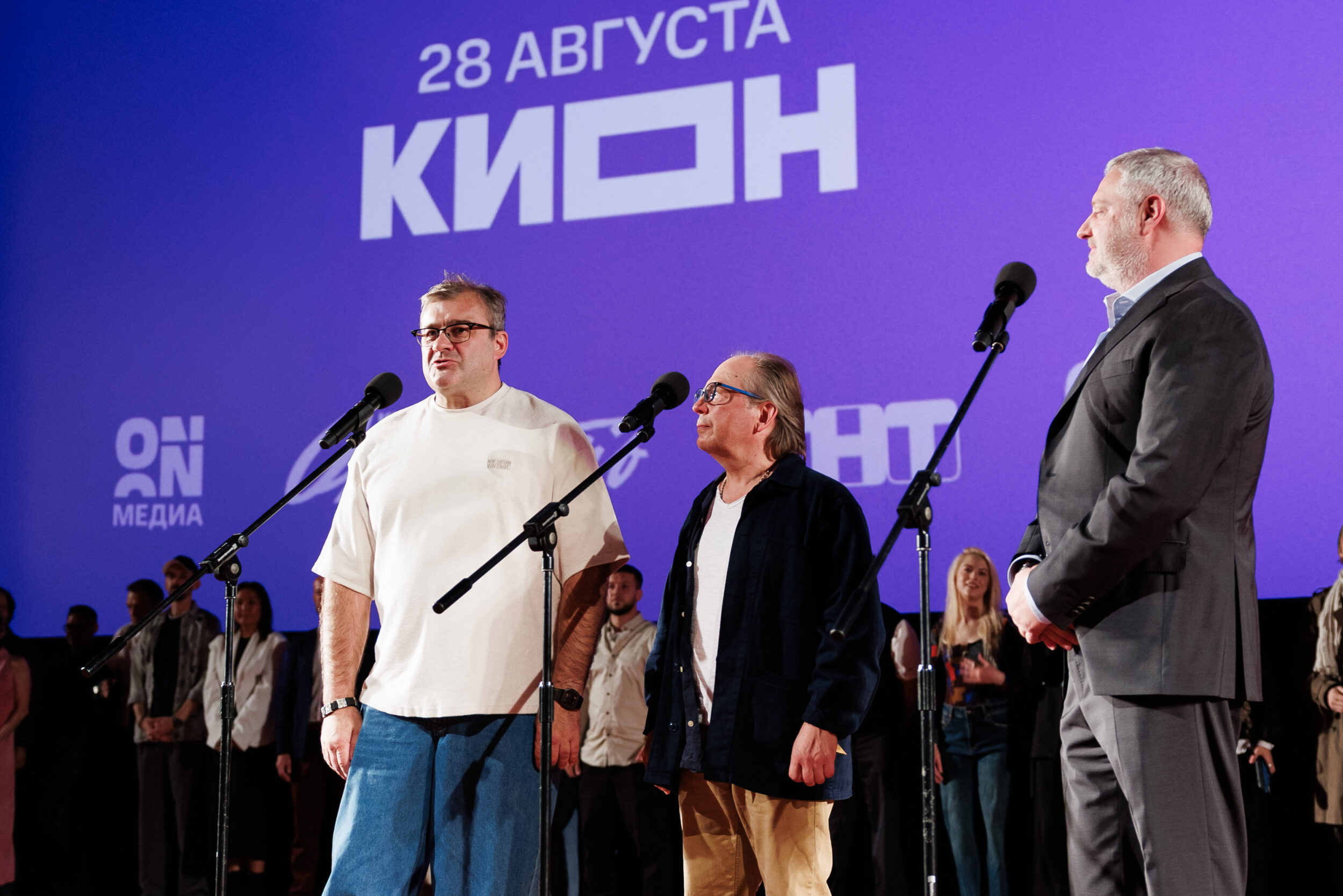 Звезды в «Октябре»: Михаил Пореченков представил новый сериал «Капитан Туман»