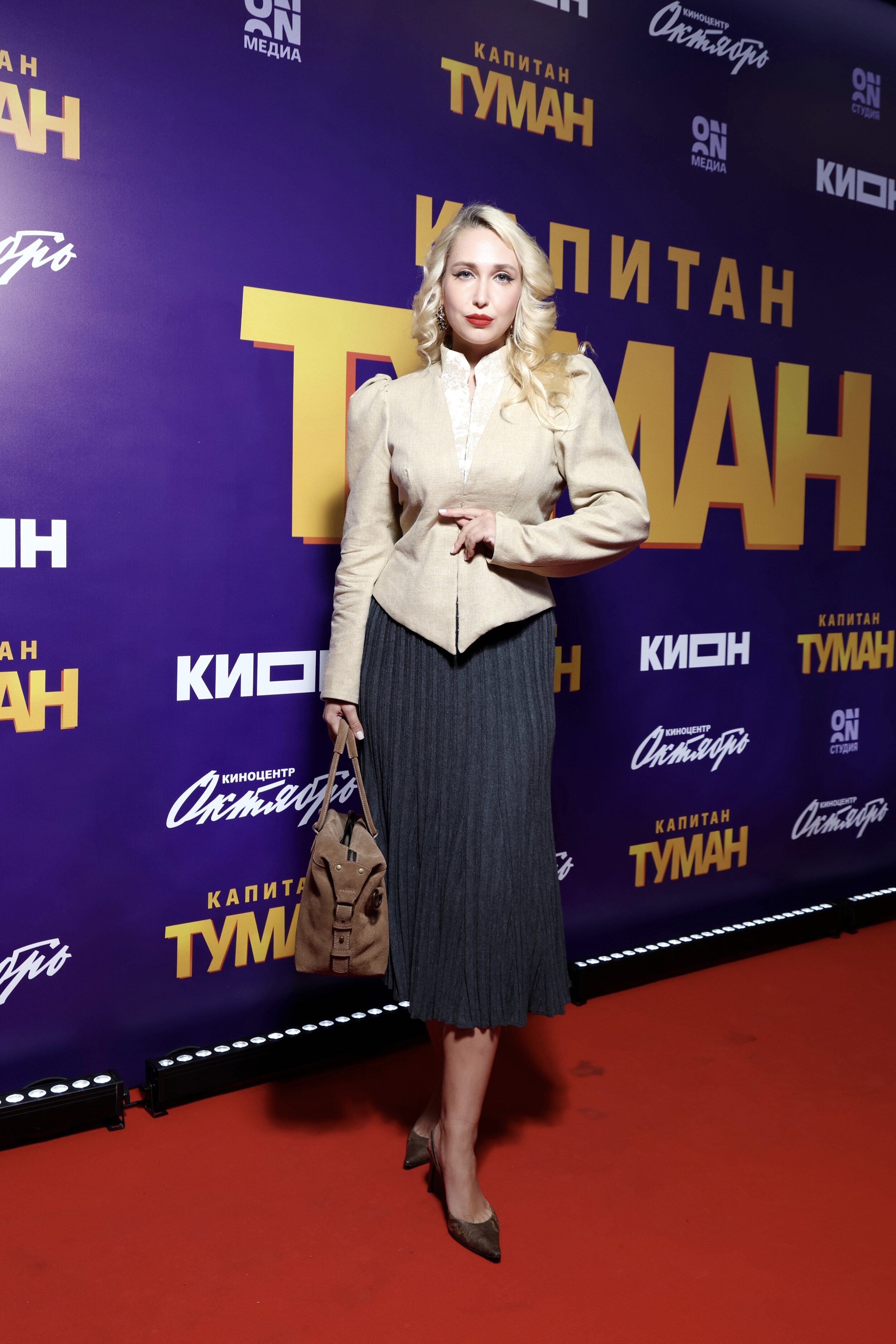 Звезды в «Октябре»: Михаил Пореченков представил новый сериал «Капитан Туман»