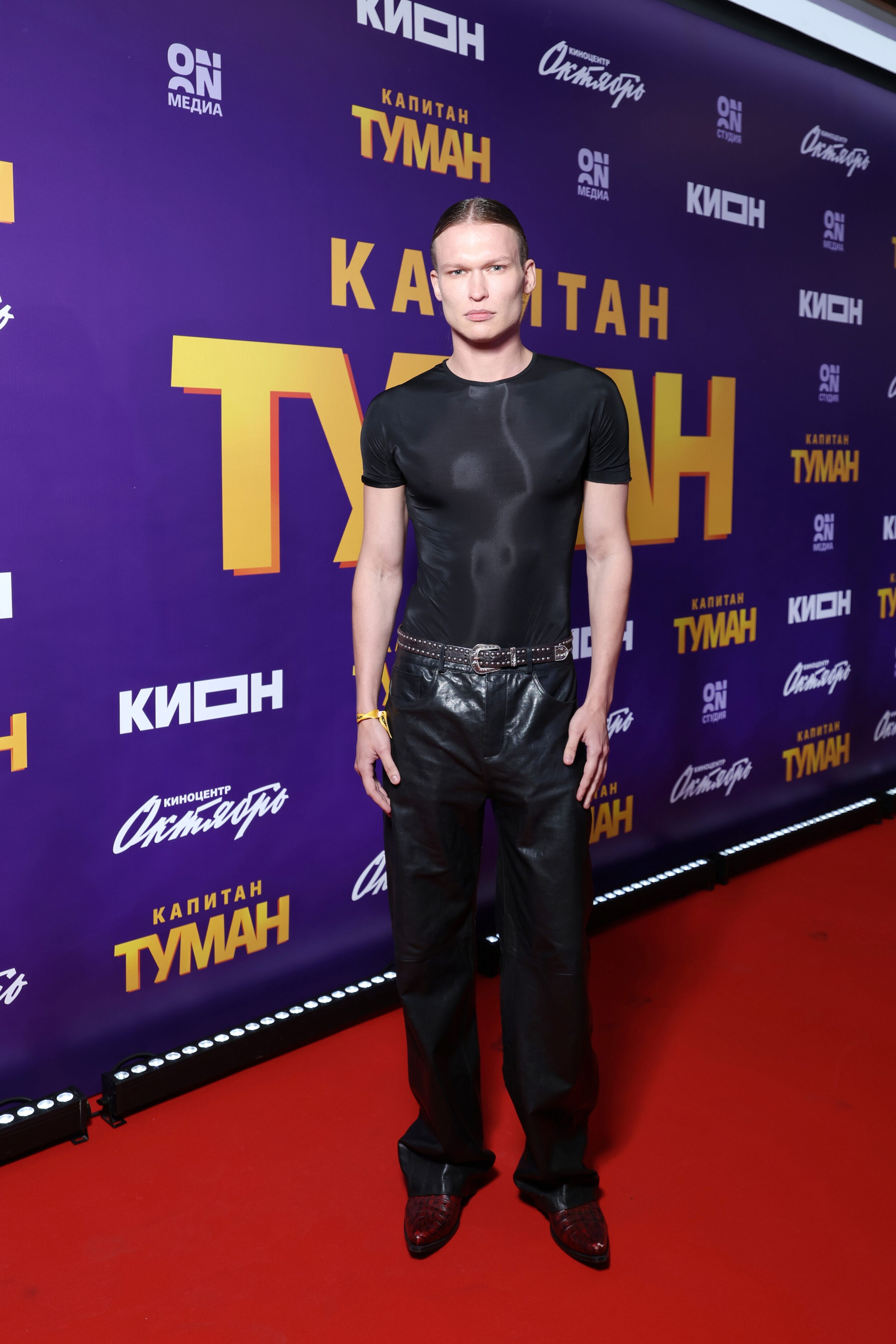 Звезды в «Октябре»: Михаил Пореченков представил новый сериал «Капитан Туман»