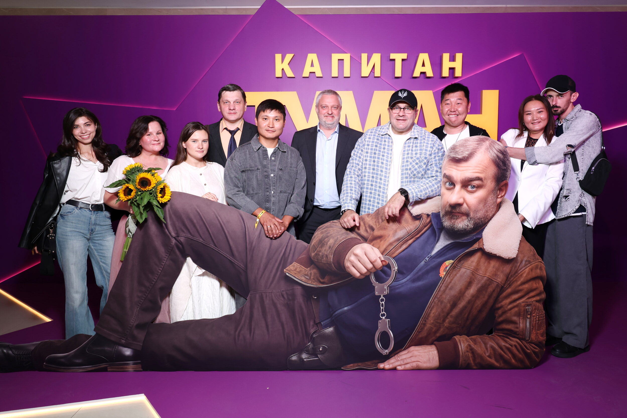 Звезды в «Октябре»: Михаил Пореченков представил новый сериал «Капитан Туман»