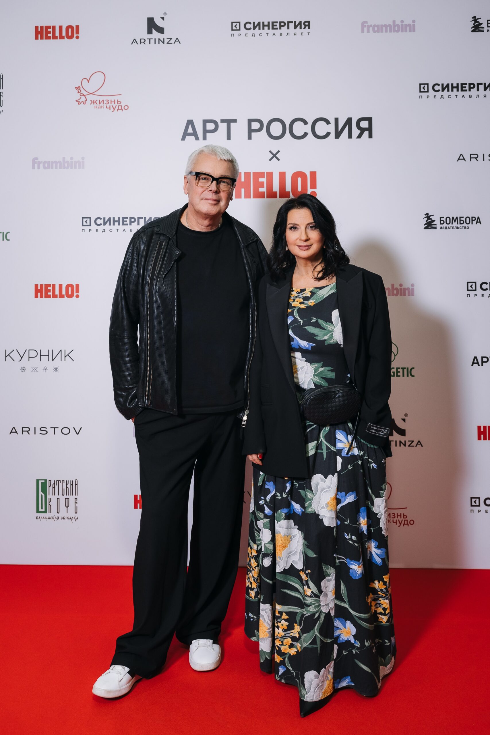 Открытие выставки «Арт Россия» в Гостином дворе: от «сурового стиля» до китайского фарфора