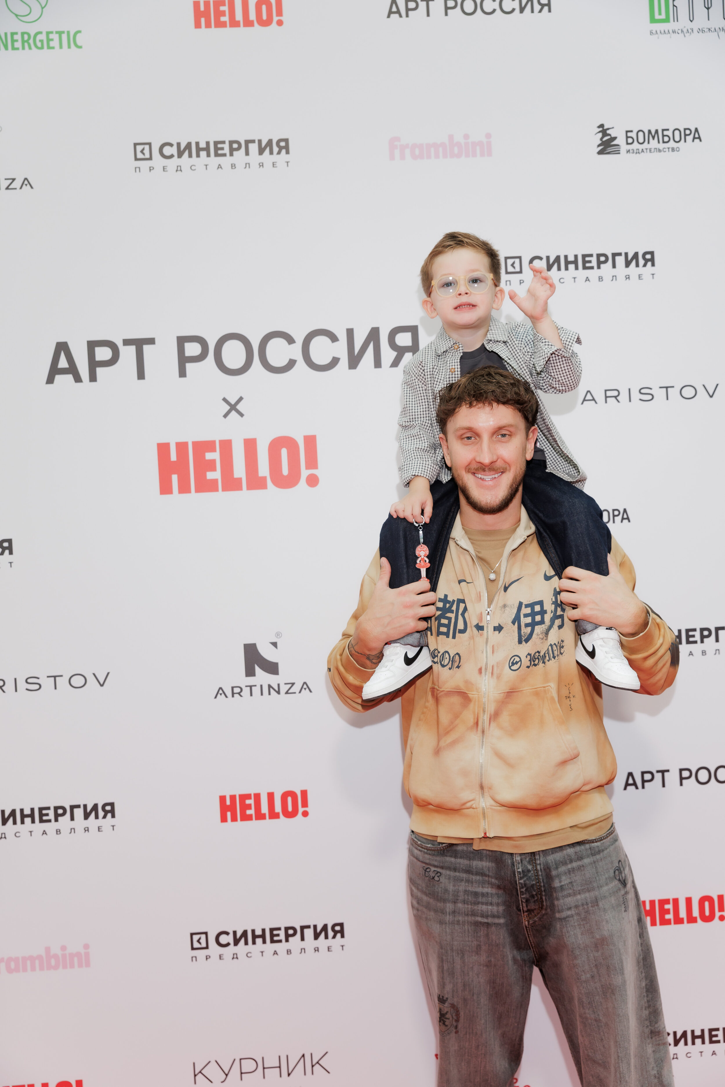 Открытие выставки «Арт Россия» в Гостином дворе: от «сурового стиля» до китайского фарфора
